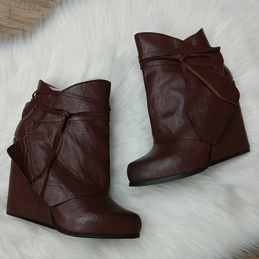 *NEW* BCBG Ankle Wedge Bootie - Picture 4 of 8